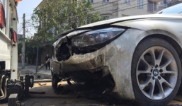 Xe BMW bất ngờ bốc cháy ngày đầu năm mới